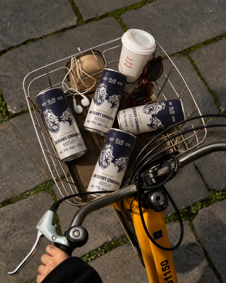 briz drinks-latas berry cinnamon en bici